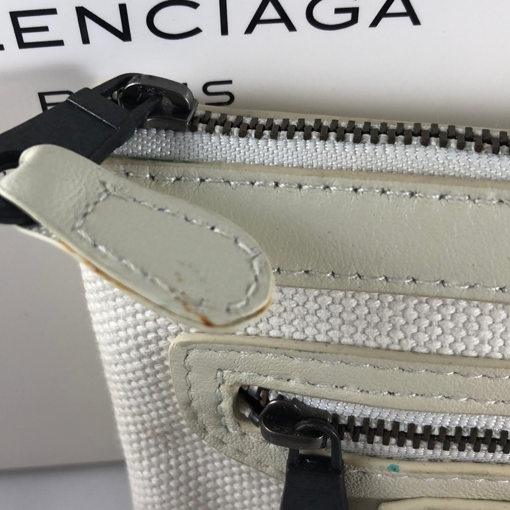 Balenciaga makeup bag - Picture 7 of 9